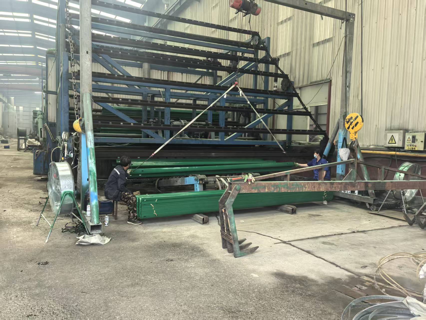烟台市浸塑波形护栏环氧锌基波形护栏 - 方案